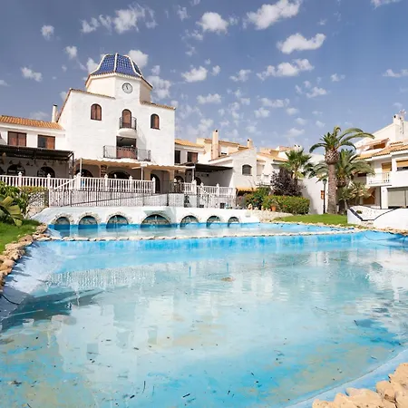 Casa En La Playa Con Piscinas A * Puerto Marino