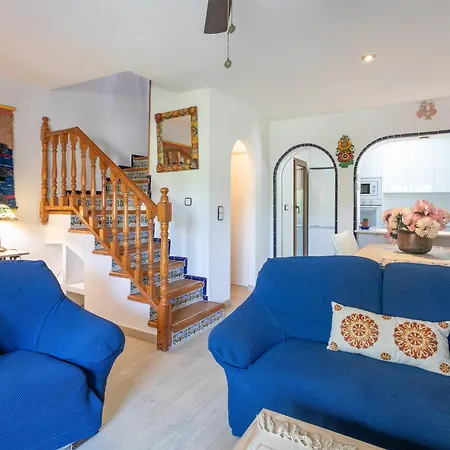Casa En La Playa Con Piscinas A *