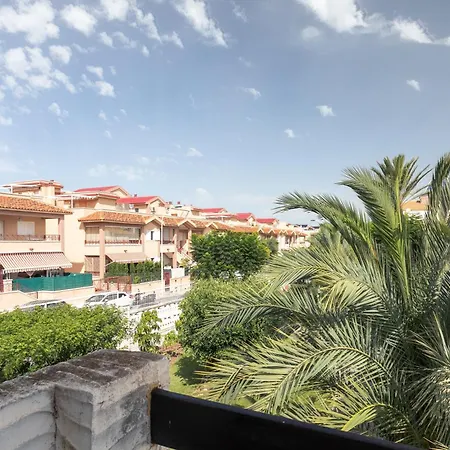 Casa En La Playa Con Piscinas A Feriehus
